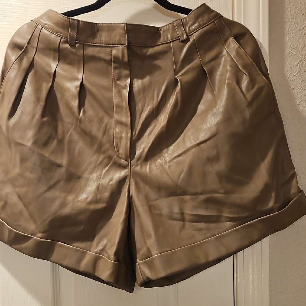 H&M Tan Bermuda Shorts with Pleated Design